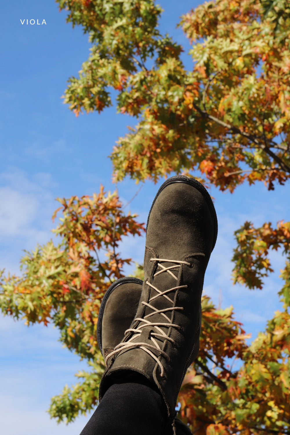 Martino propose des chaussures, des mocassins et des bottes de grande qualité pour femmes. Faites de cuir véritable, chaque paire est confectionnée à la main par des artisans de talents dans la ville de Québec. Voici Viola, la botte à talon haut la plus confortable qui soit!